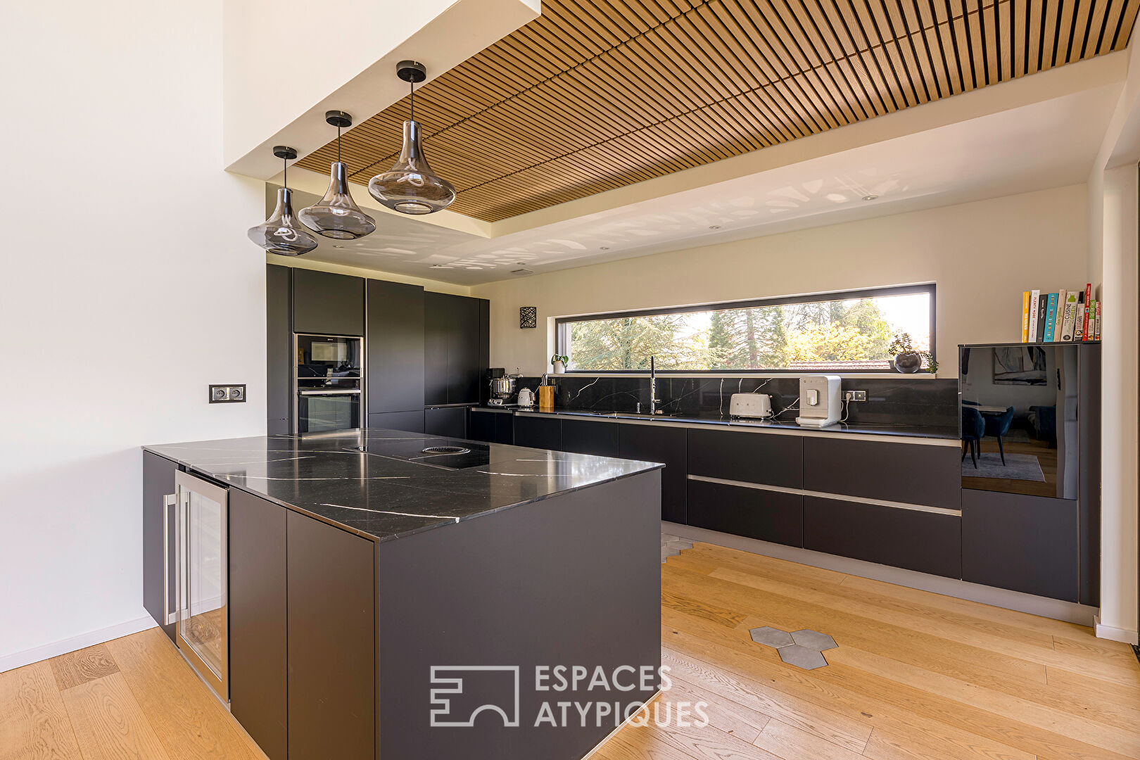 Exceptional contemporary villa with swimming pool