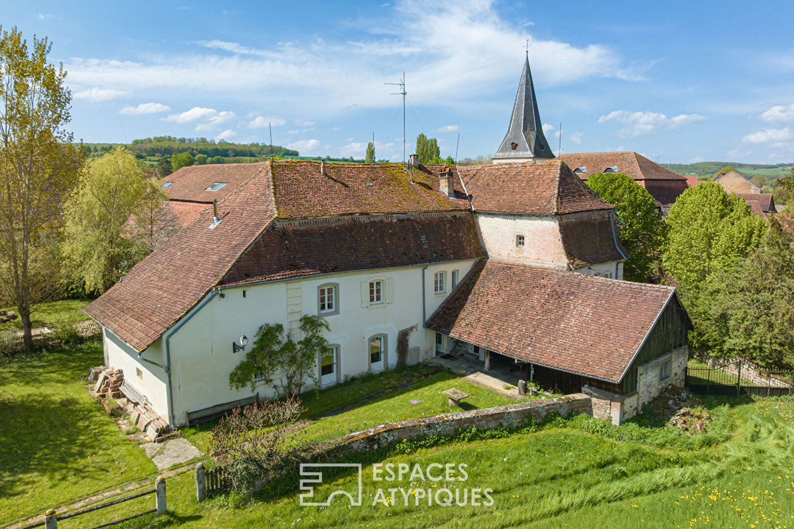 Domaine du XIXème au pied d’un château