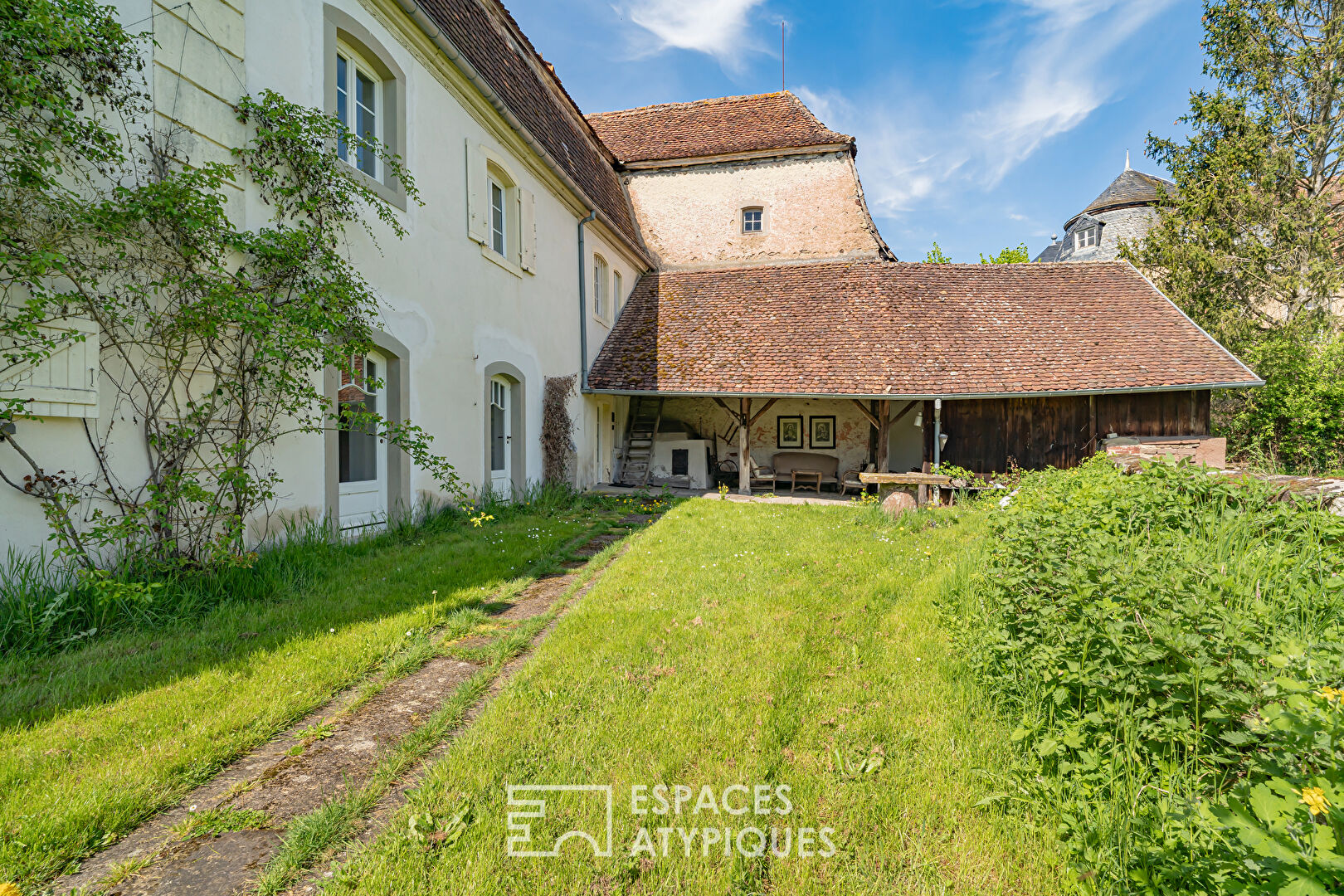Domaine du XIXème au pied d’un château