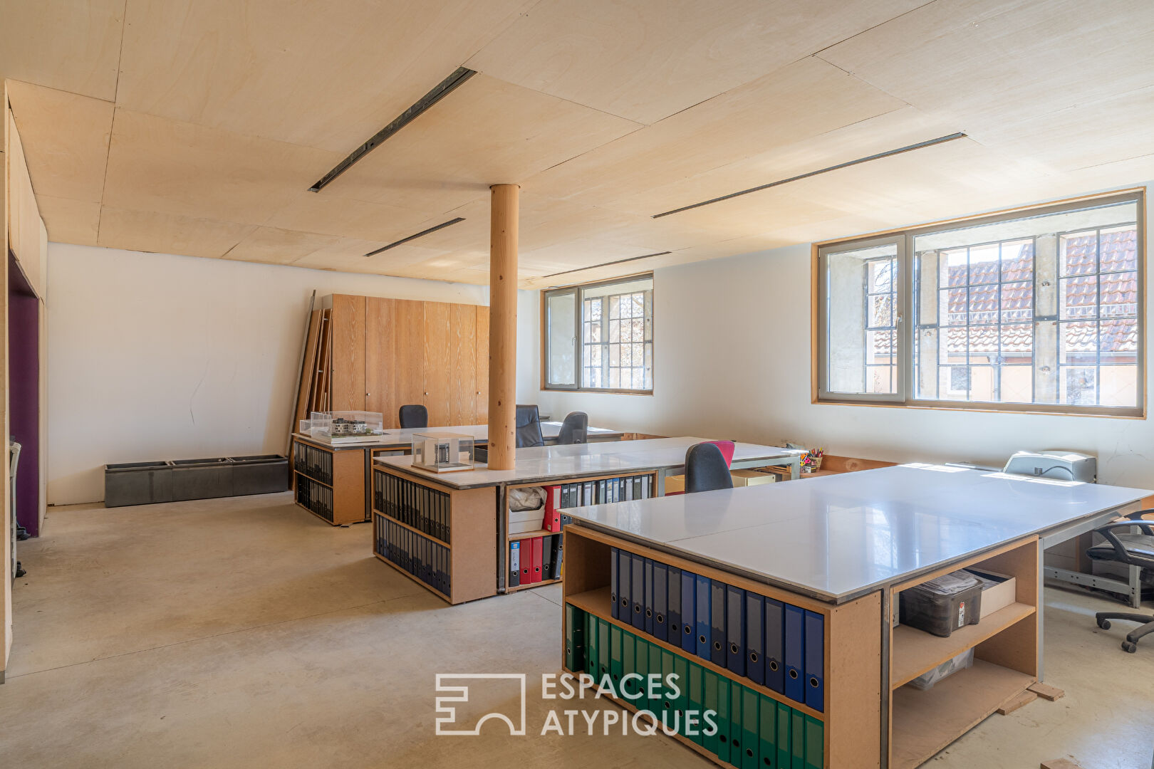 Business premises in a building of exceptional character