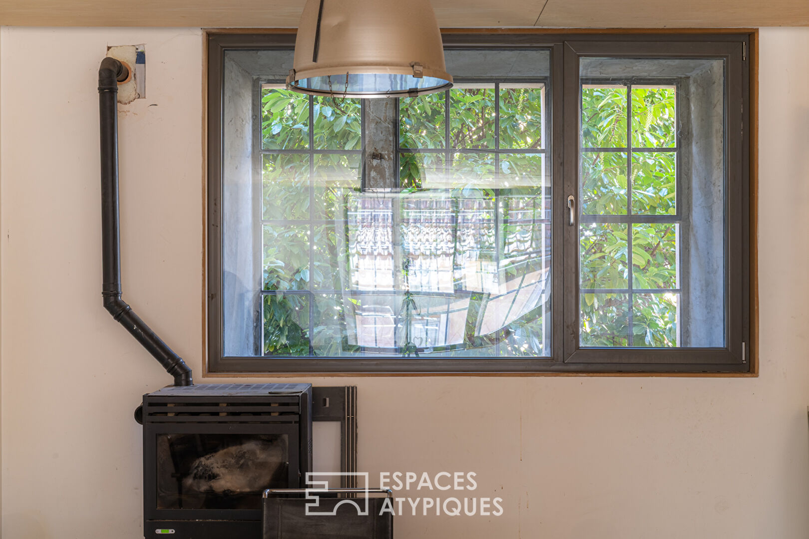 Business premises in a building of exceptional character