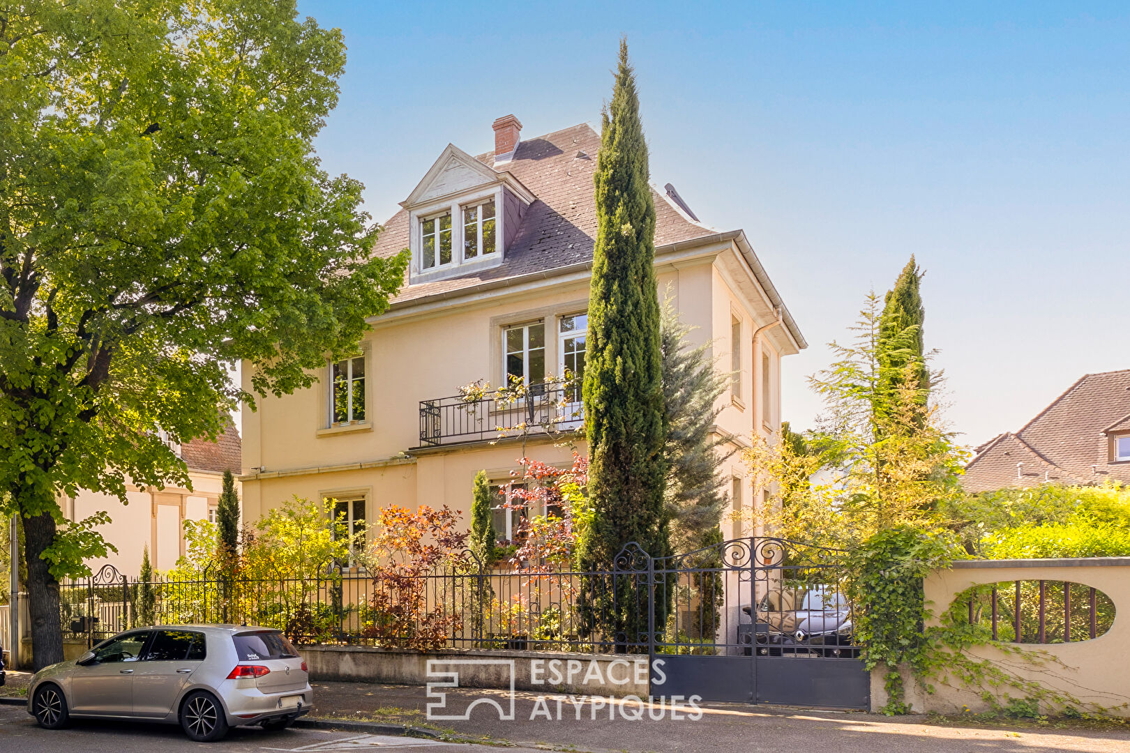 Bourgeois-style house in the sought-after South Quarter