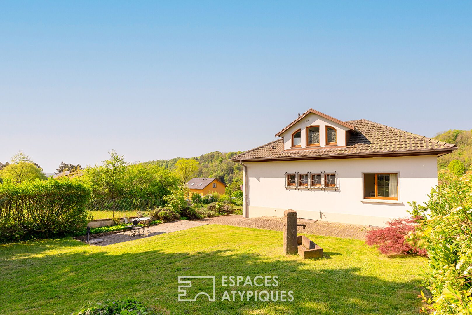 Maison familiale avec vue dégagée sur la verdure