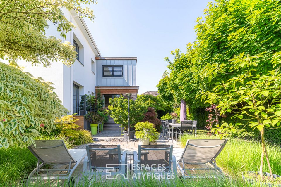Rénovation contemporaine et son jardin verdoyant