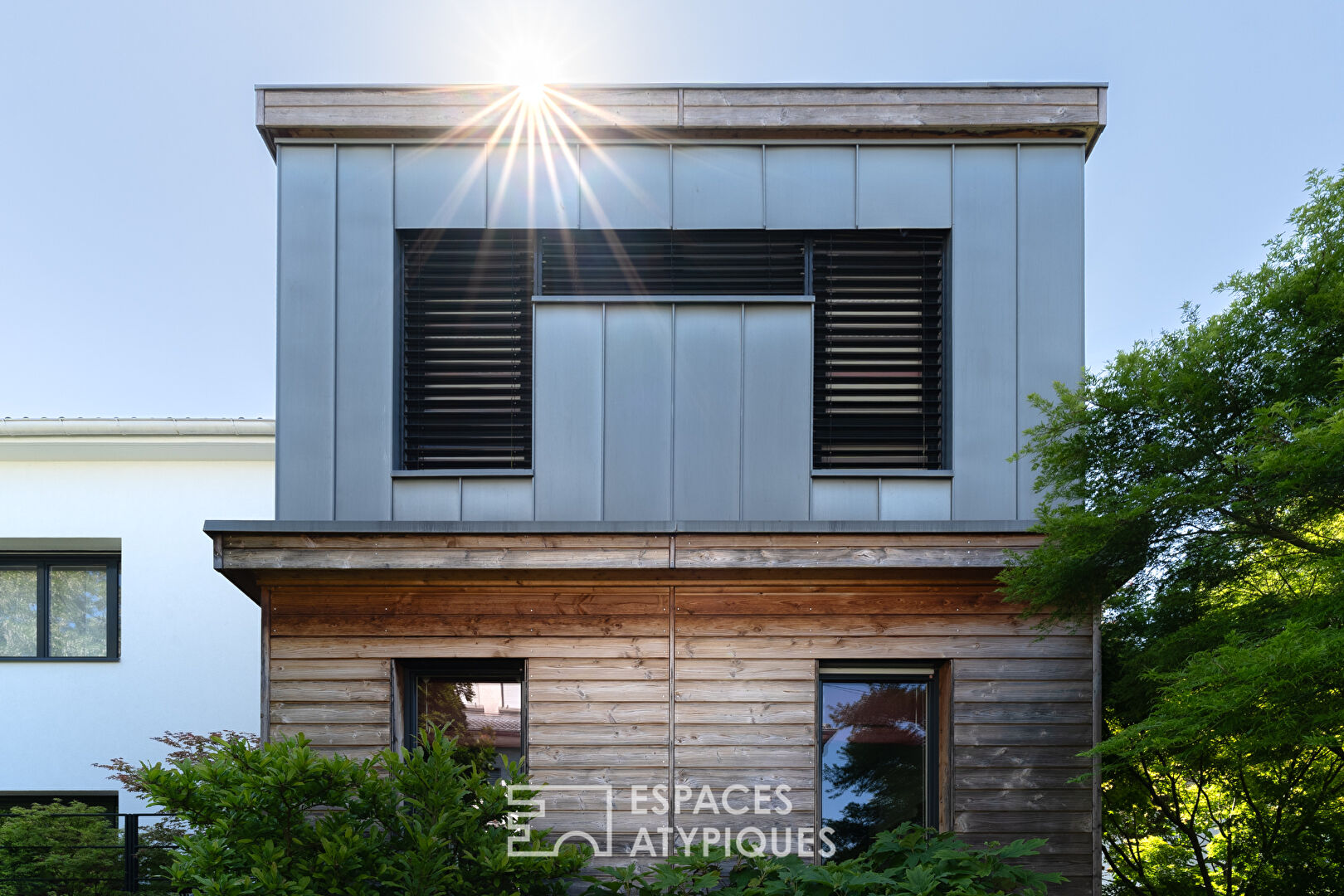 Rénovation contemporaine et son jardin verdoyant