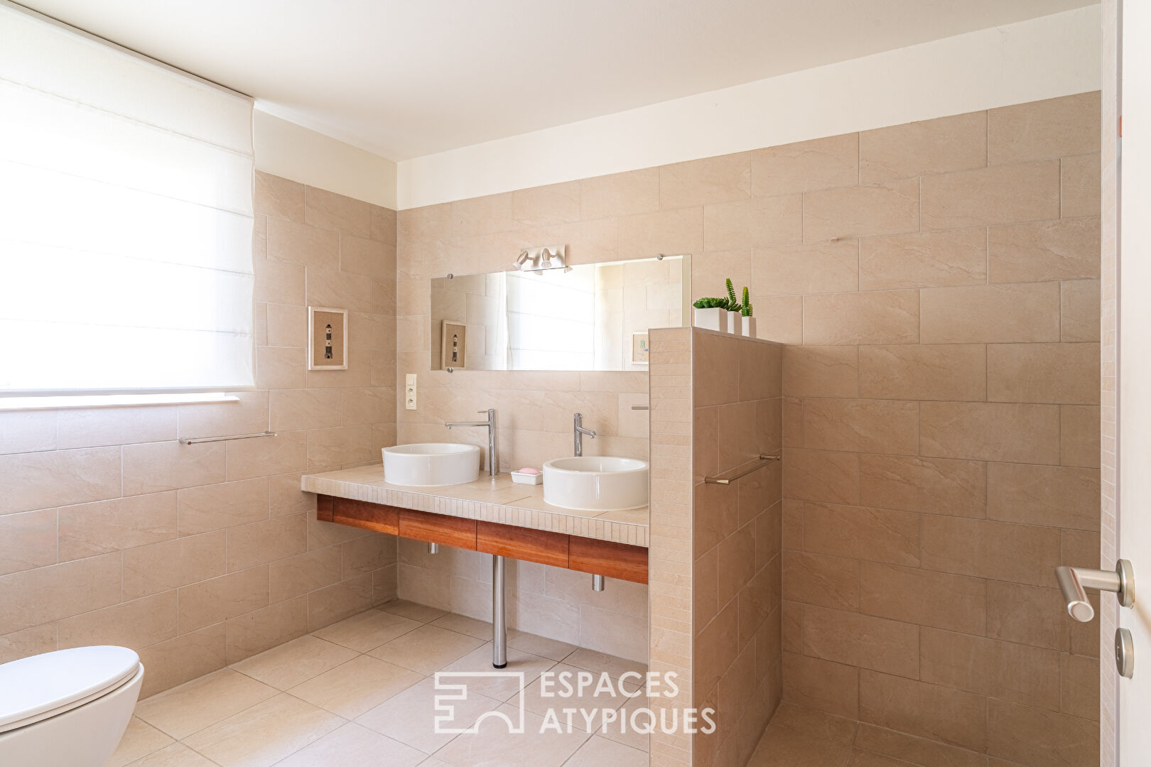 Rénovation contemporaine et son jardin verdoyant