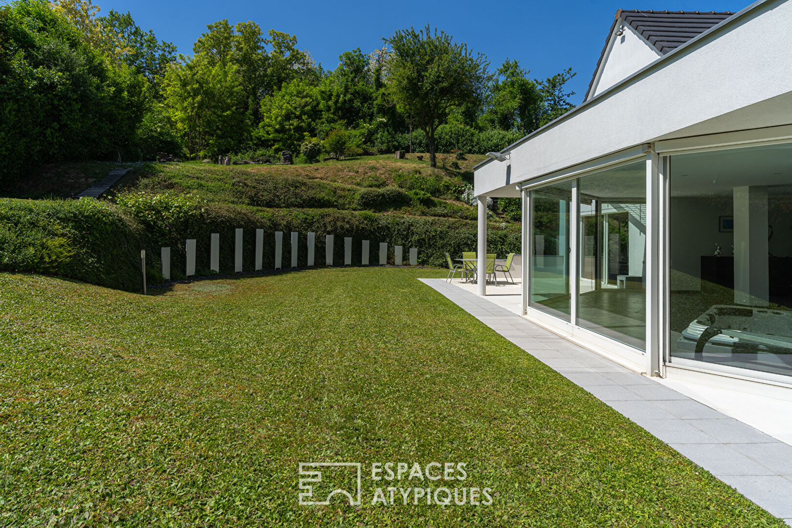 Maison contemporaine sur les hauteurs avec vue Cathédrale