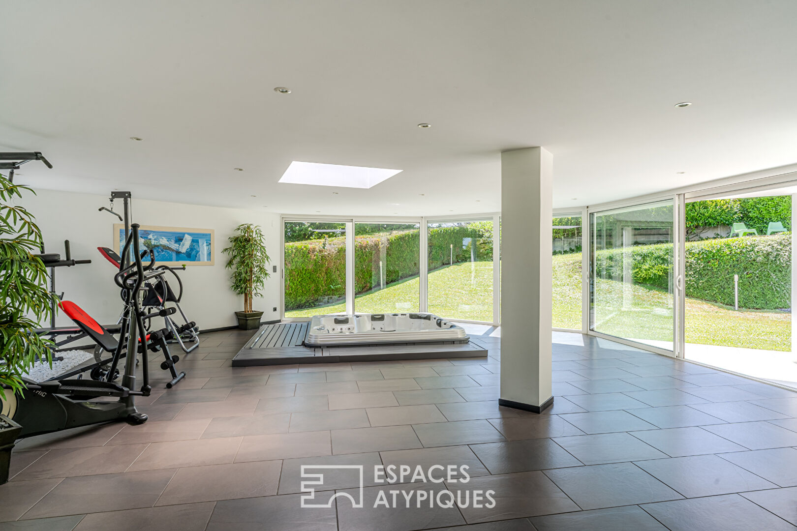 Maison contemporaine sur les hauteurs avec vue Cathédrale