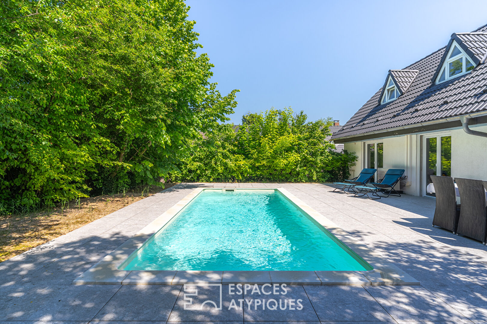 Maison rénovée avec piscine dans le quartier Le Corbusier