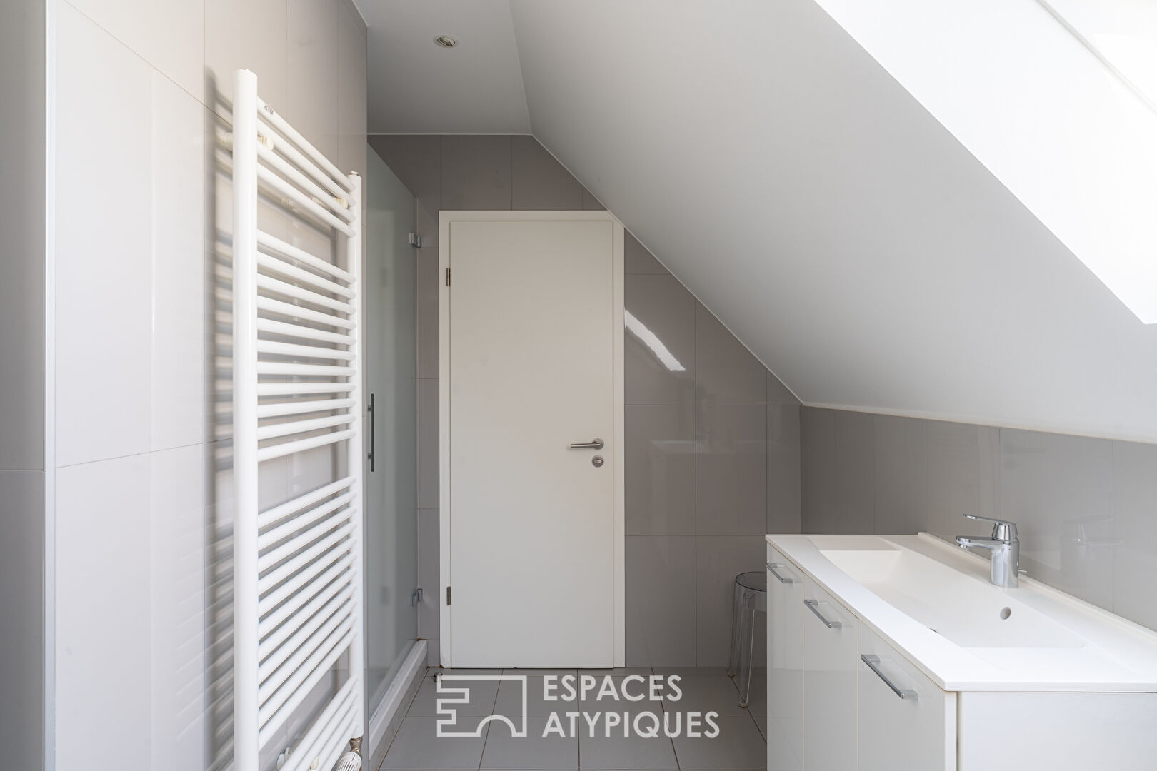 Maison rénovée avec piscine dans le quartier Le Corbusier