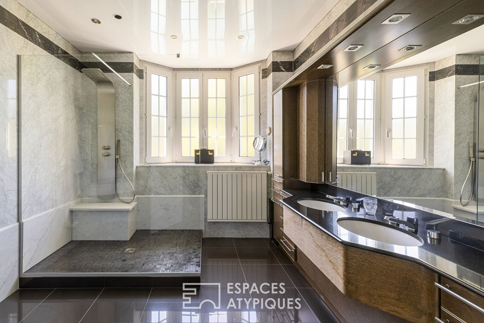 Maison de maître années 20 avec piscine et jardin paysager