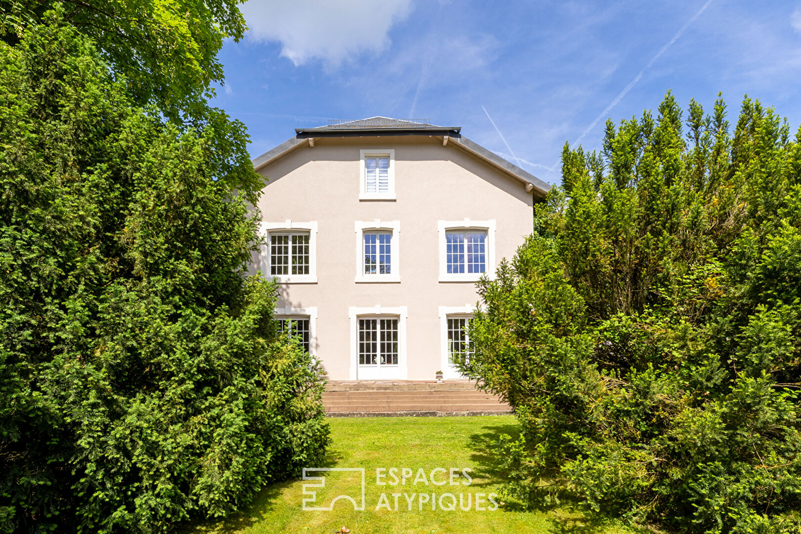 Maison de maître rénovée dans son magnifique parc arboré