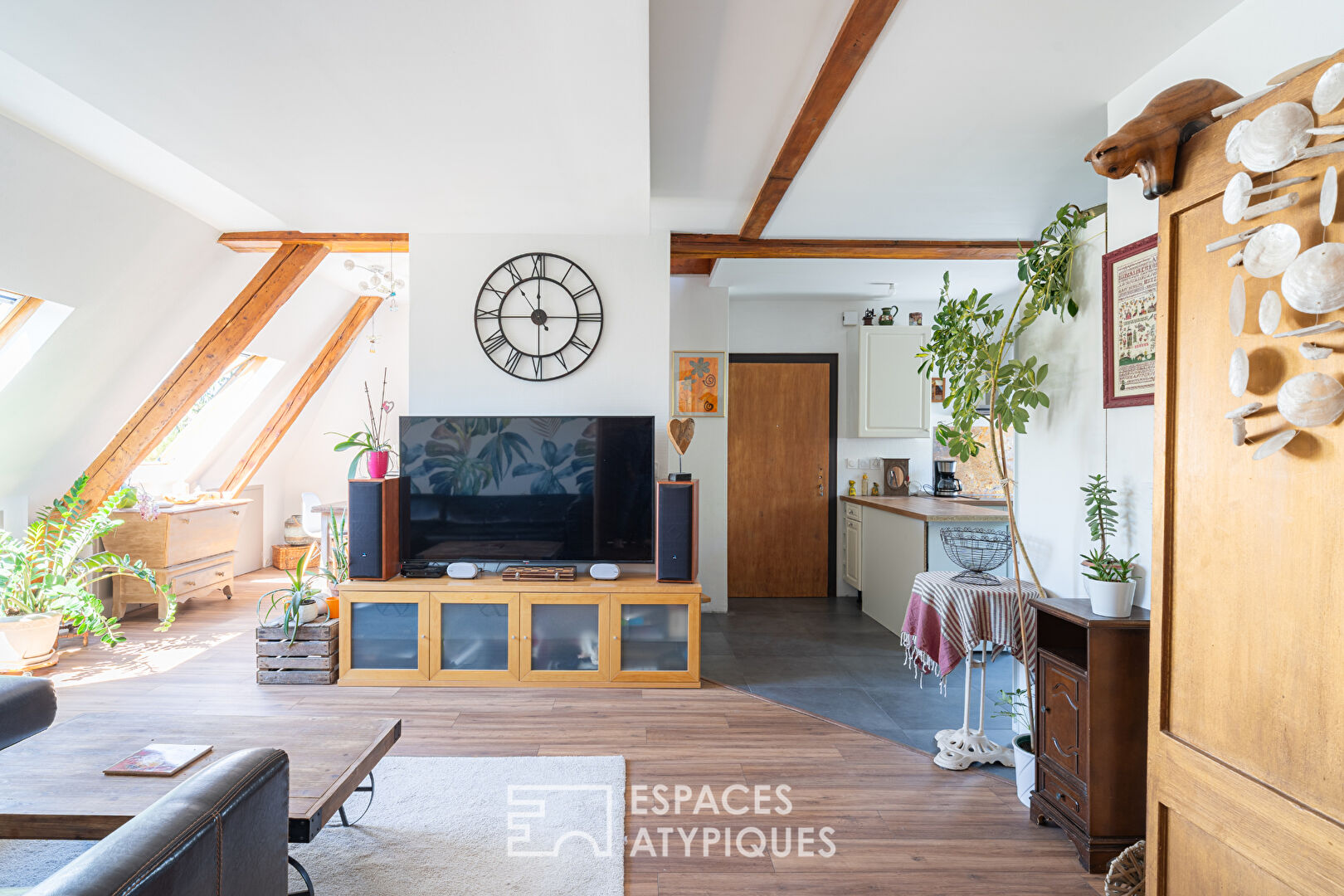 Top floor and garden in the heart of the Conseil des XV