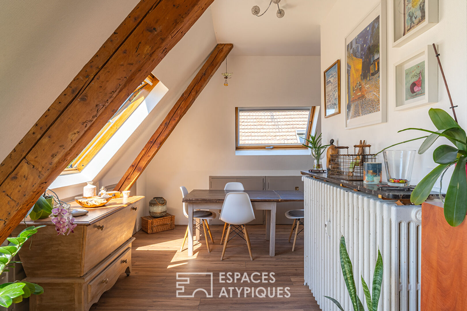 Top floor and garden in the heart of the Conseil des XV