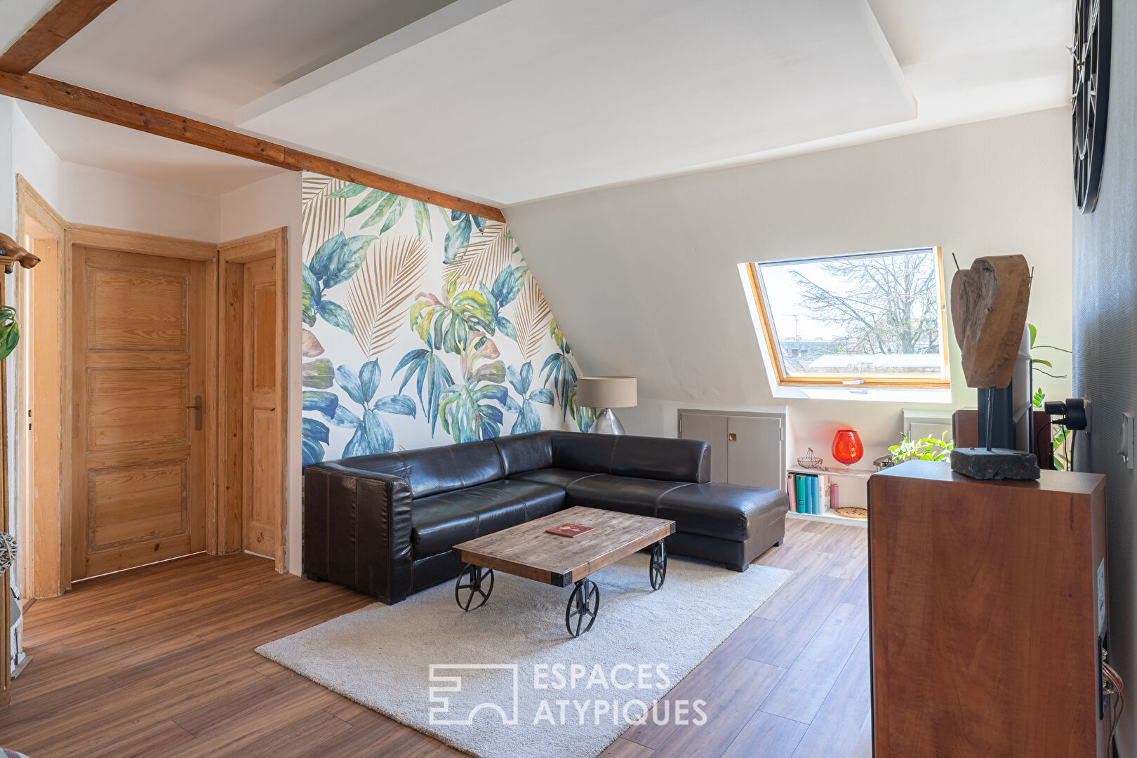 Top floor and garden in the heart of the Conseil des XV
