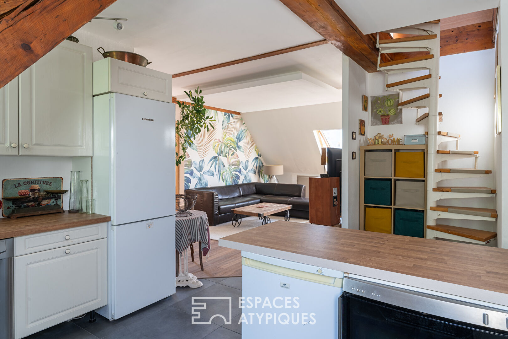 Top floor and garden in the heart of the Conseil des XV