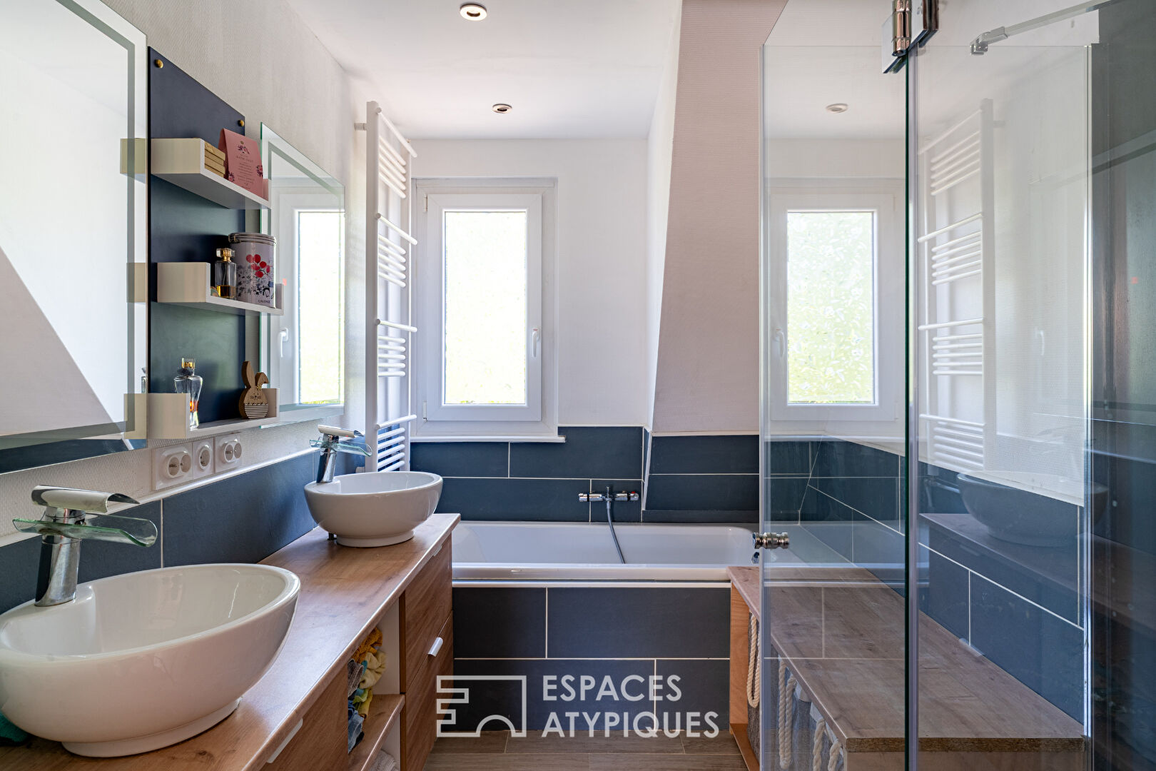 Top floor and garden in the heart of the Conseil des XV