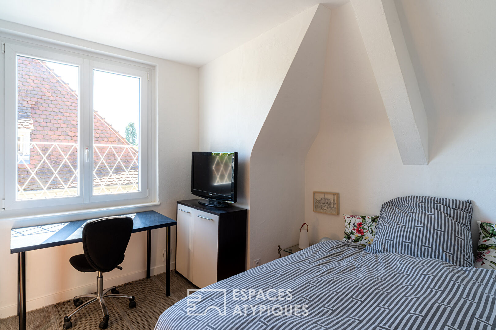 Top floor and garden in the heart of the Conseil des XV