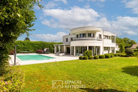 Architect-designed house with elegant lines, swimming pool and garden