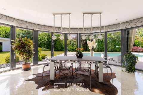 Architect-designed house with elegant lines, swimming pool and garden