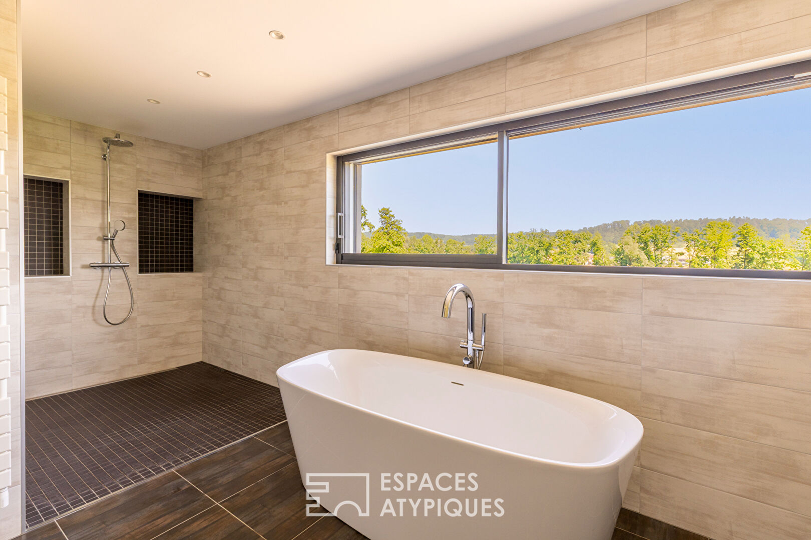 Villa contemporaine aux portes de la Suisse