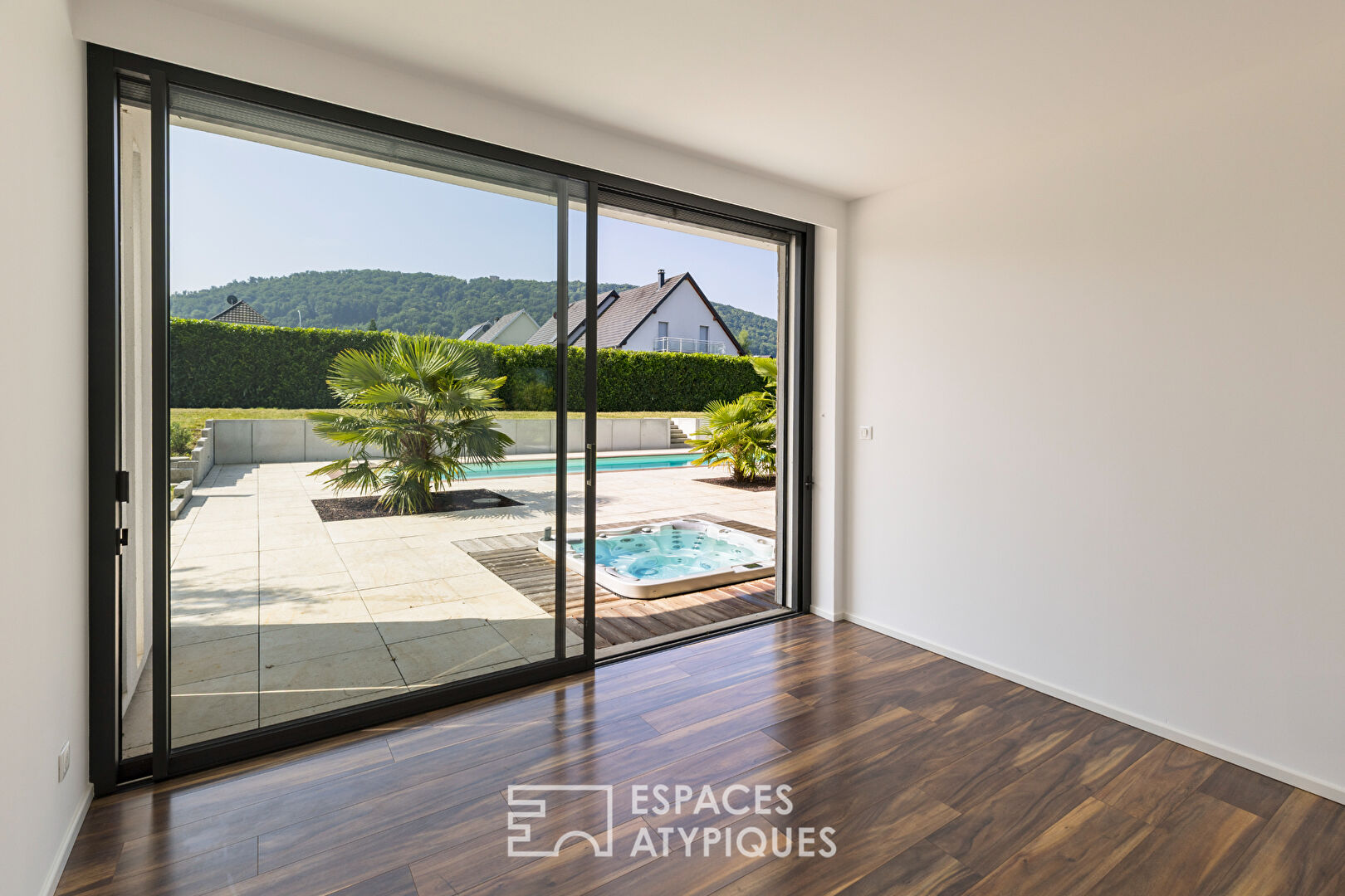 Villa contemporaine aux portes de la Suisse