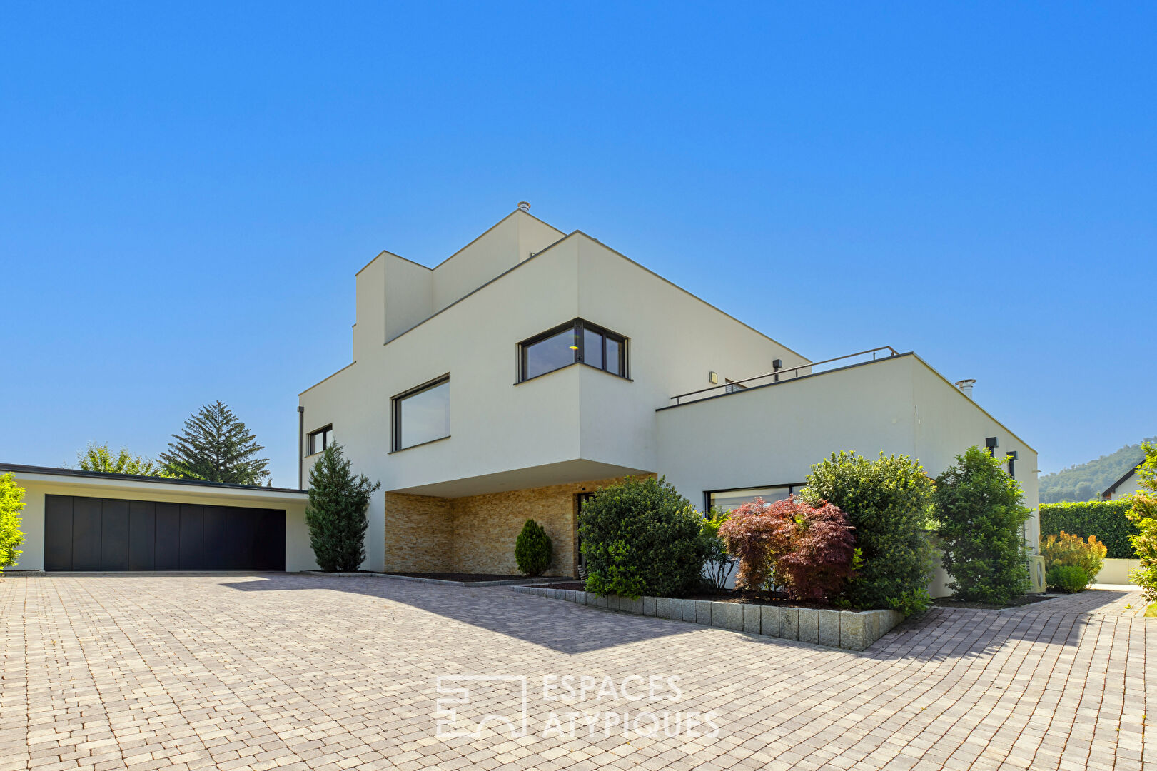 Villa contemporaine aux portes de la Suisse