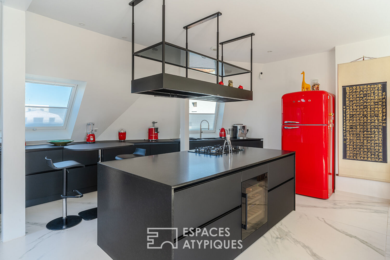 Duplex contemporain aux lignes épurées et ses terrasses