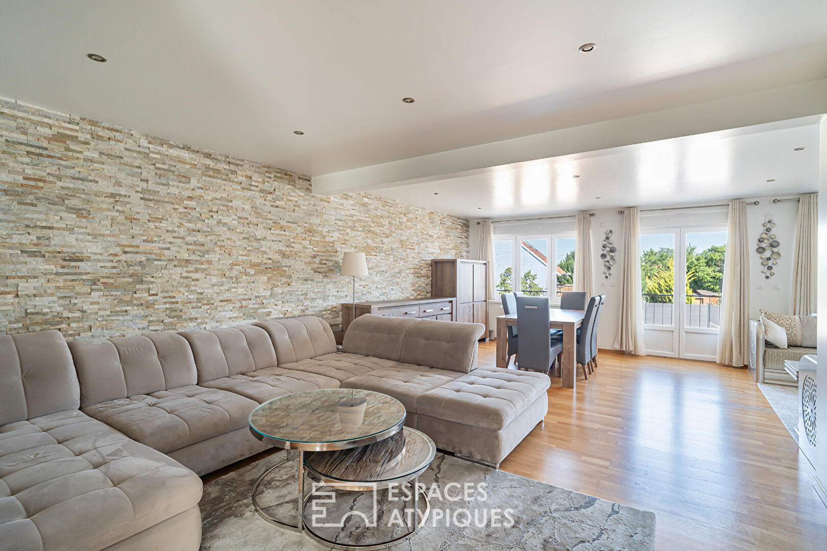 Renovated family home with swimming pool