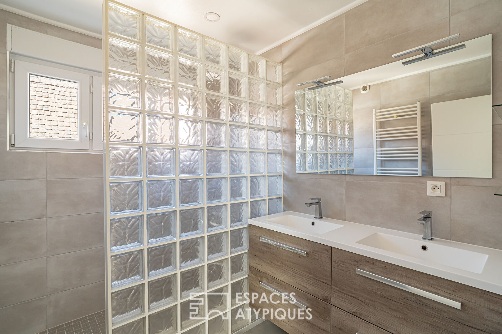 Renovated family home with swimming pool