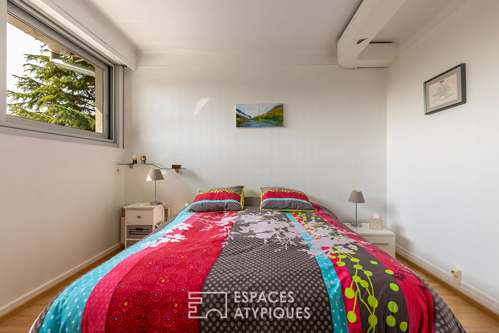 Maison d’architecte et son jardin paysager avec piscine