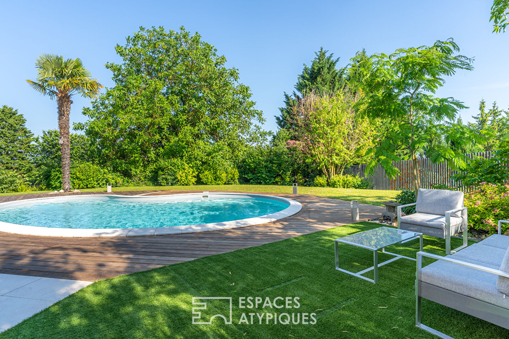 Architect-designed house with swimming pool and views over the Alsace plain