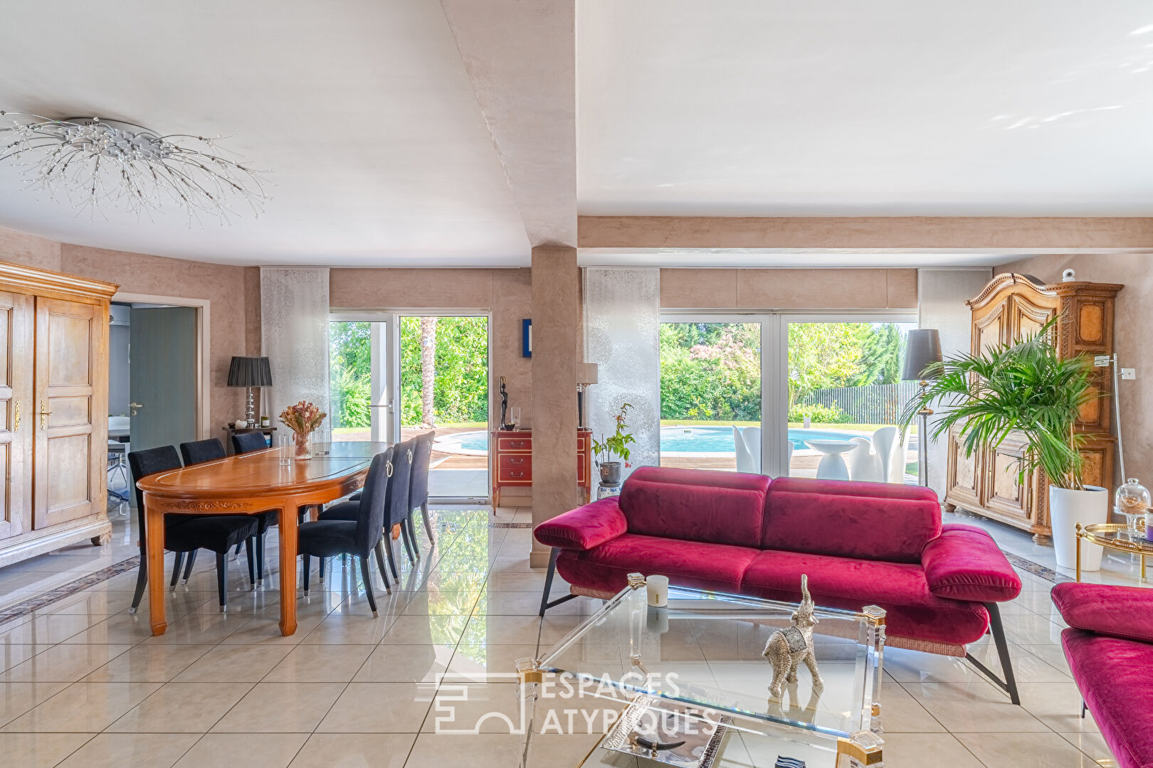 Architect-designed house with swimming pool and views over the Alsace plain