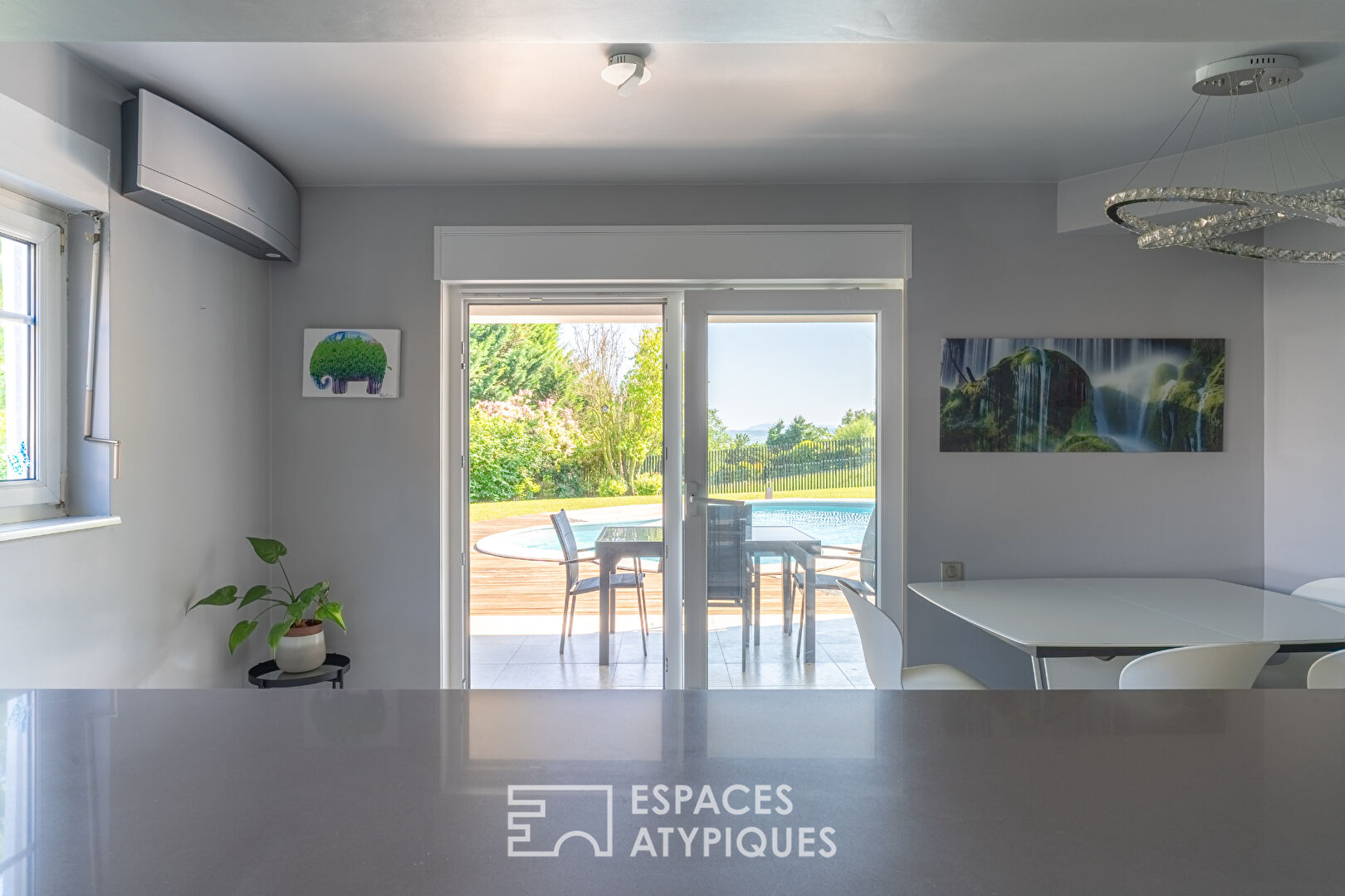 Architect-designed house with swimming pool and views over the Alsace plain