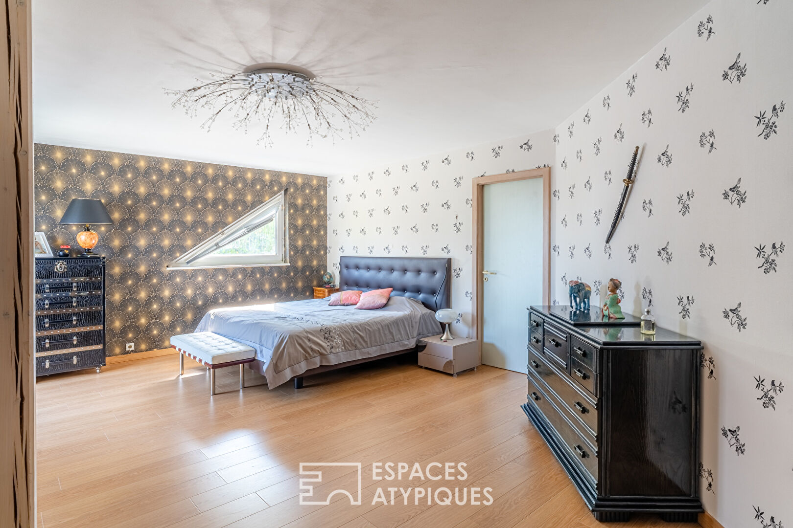 Architect-designed house with swimming pool and views over the Alsace plain
