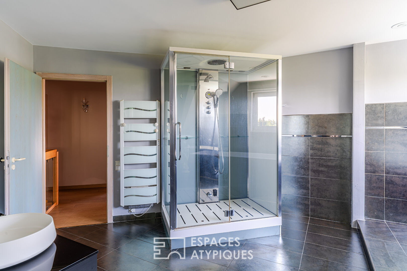 Architect-designed house with swimming pool and views over the Alsace plain