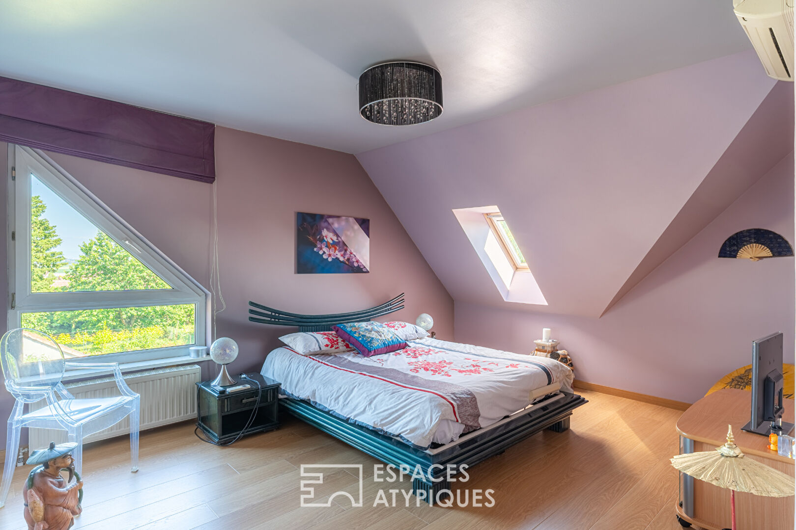 Architect-designed house with swimming pool and views over the Alsace plain