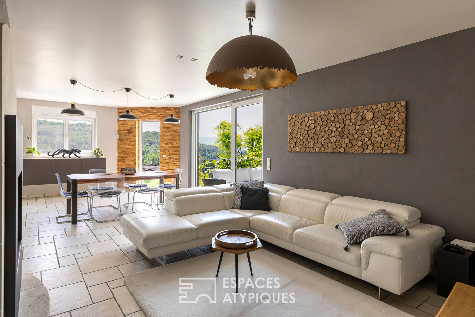 Maison contemporaine avec espace bien être et vue dominante