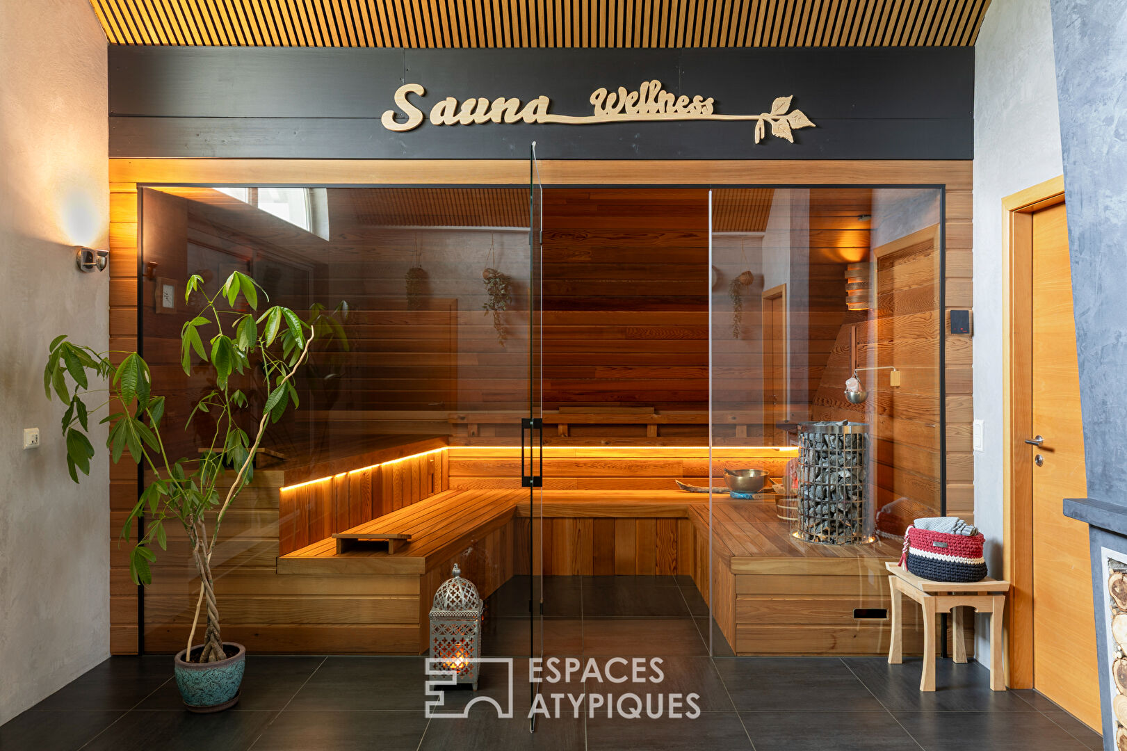 Maison contemporaine avec espace bien être et vue dominante