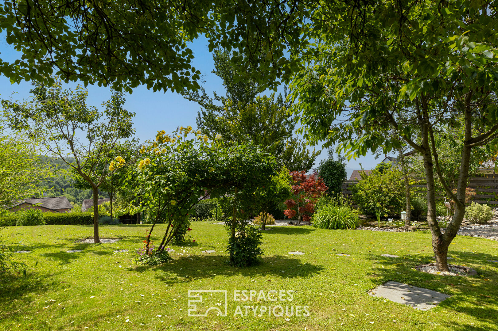 Maison contemporaine avec espace bien être et vue dominante