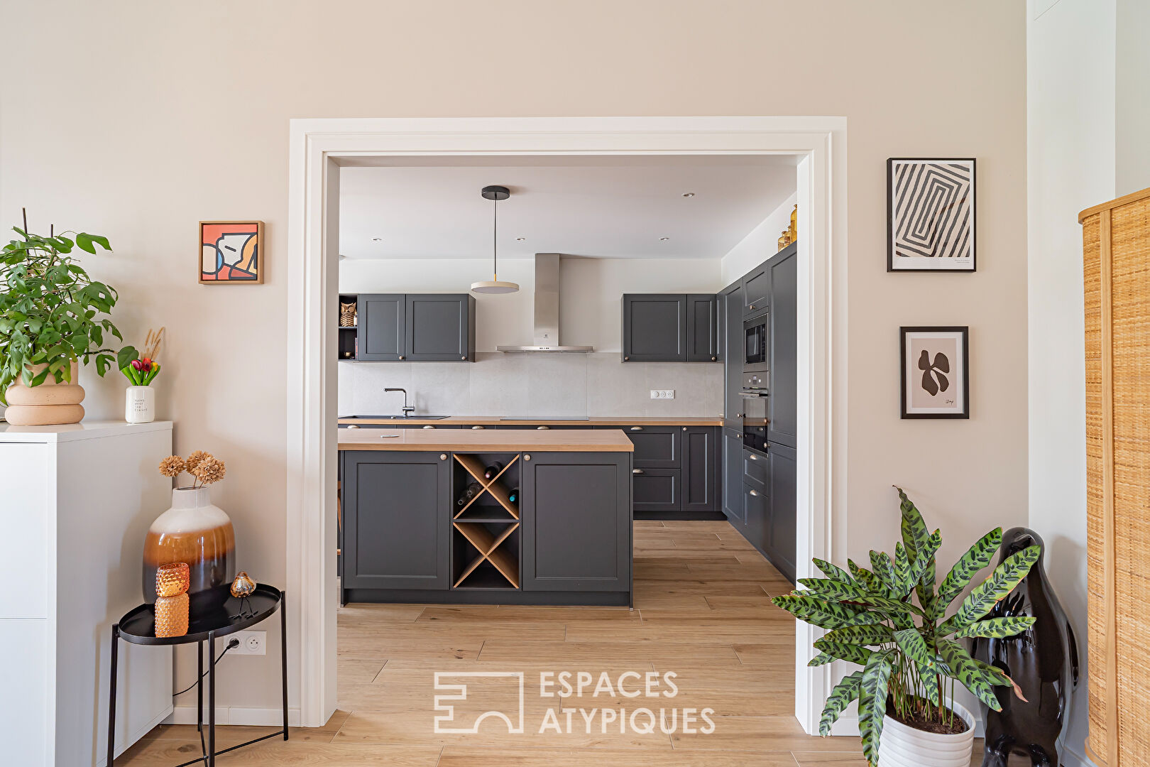 Maison contemporaine familiale avec jardin et piscine