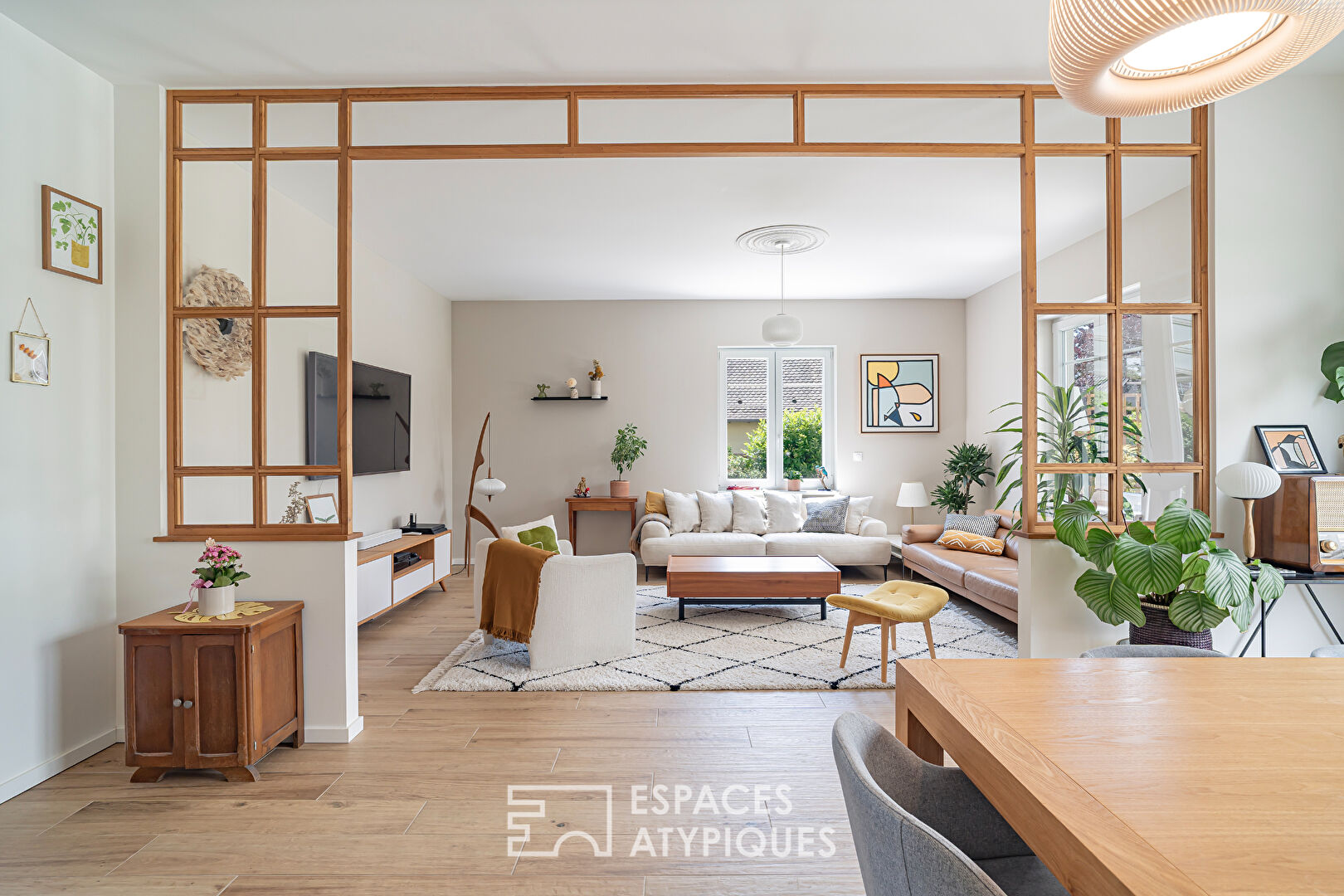 Maison contemporaine familiale avec jardin et piscine