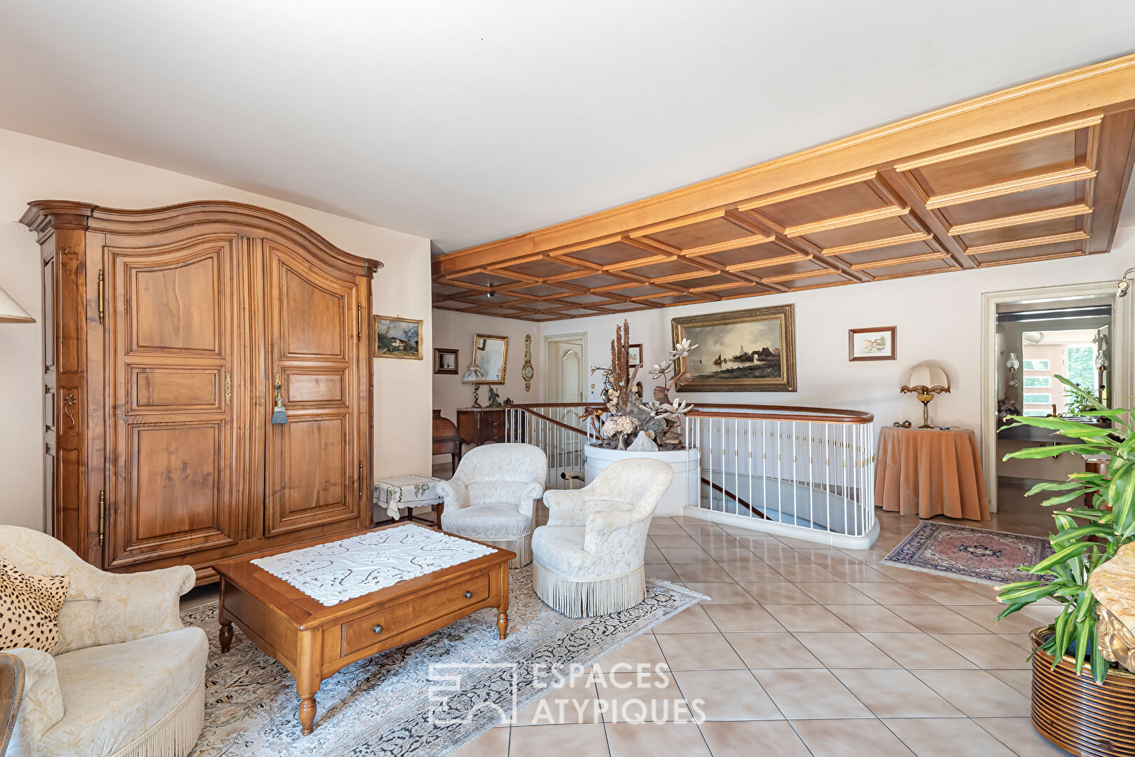 Maison d’architecte seventies à réinventer et son vaste terrain