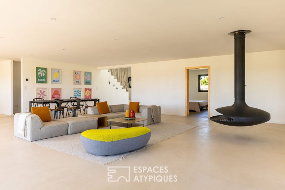 Maison contemporaine avec piscine et vue imprenable