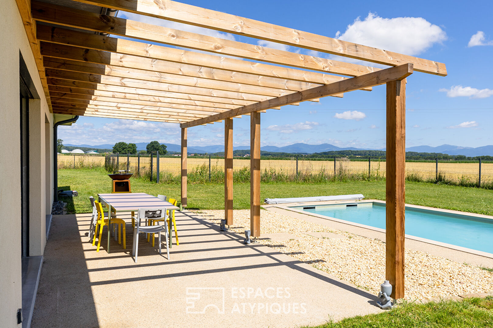 Maison contemporaine avec piscine et vue imprenable