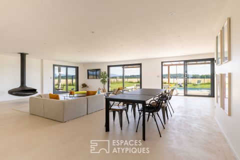 Contemporary house with swimming pool and breathtaking views