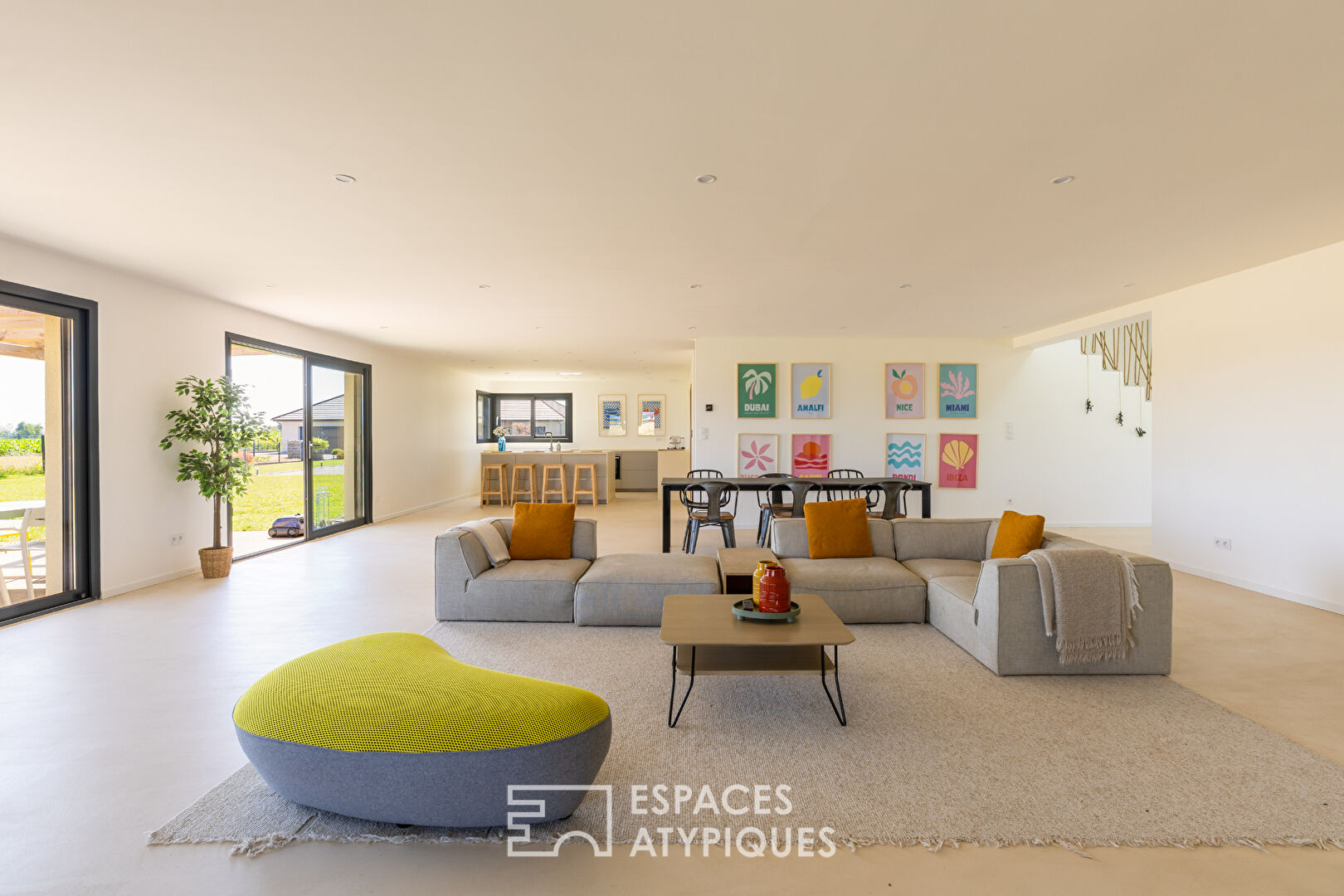 Maison contemporaine avec piscine et vue imprenable