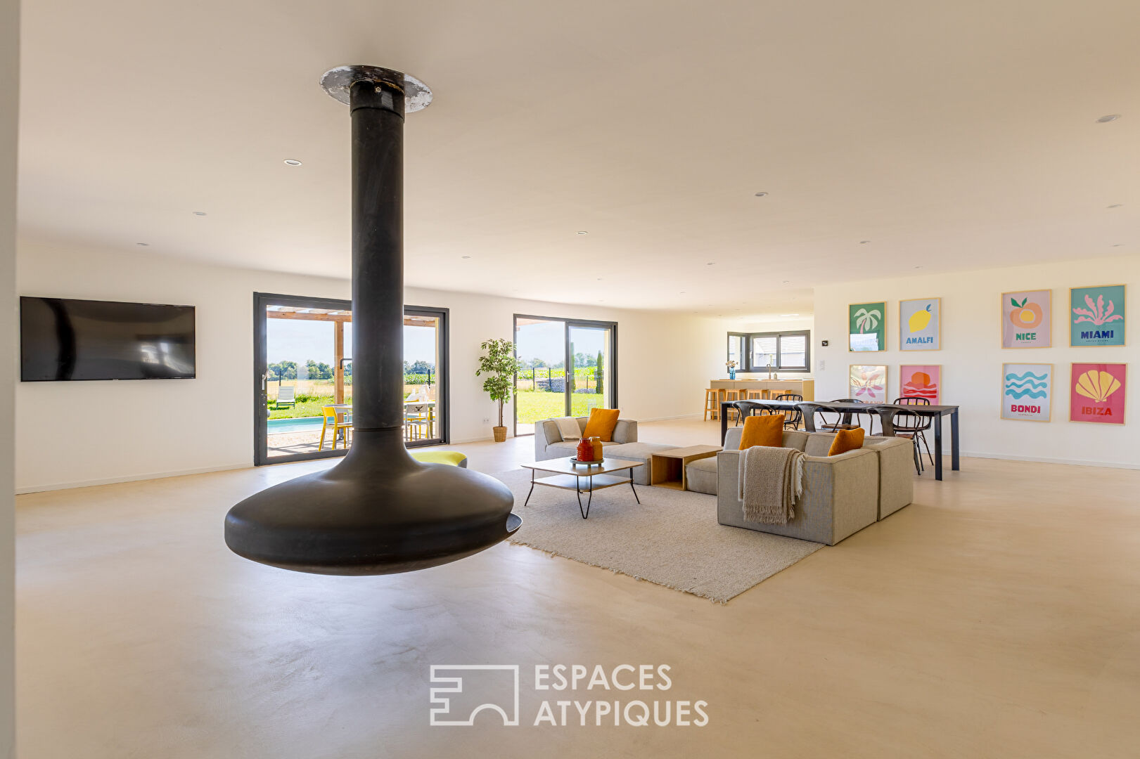 Maison contemporaine avec piscine et vue imprenable