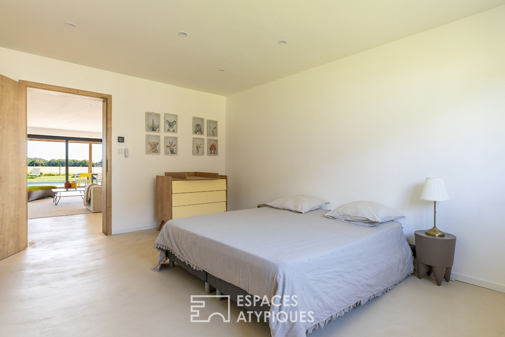 Maison contemporaine avec piscine et vue imprenable