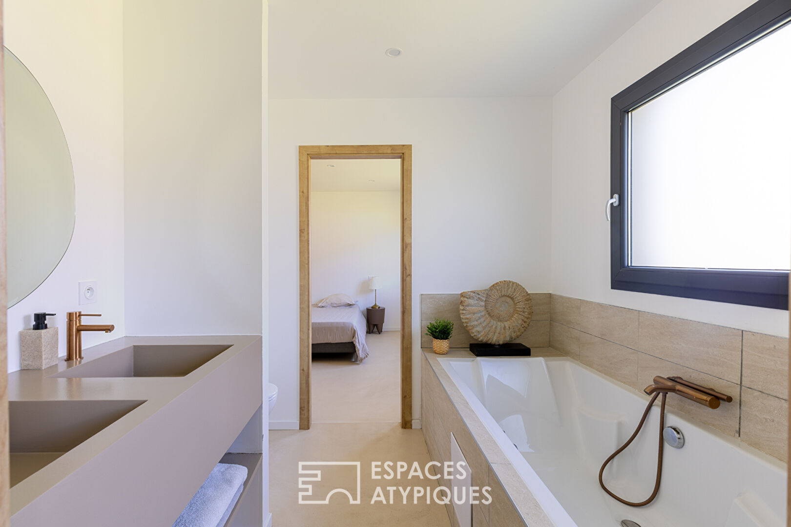 Maison contemporaine avec piscine et vue imprenable